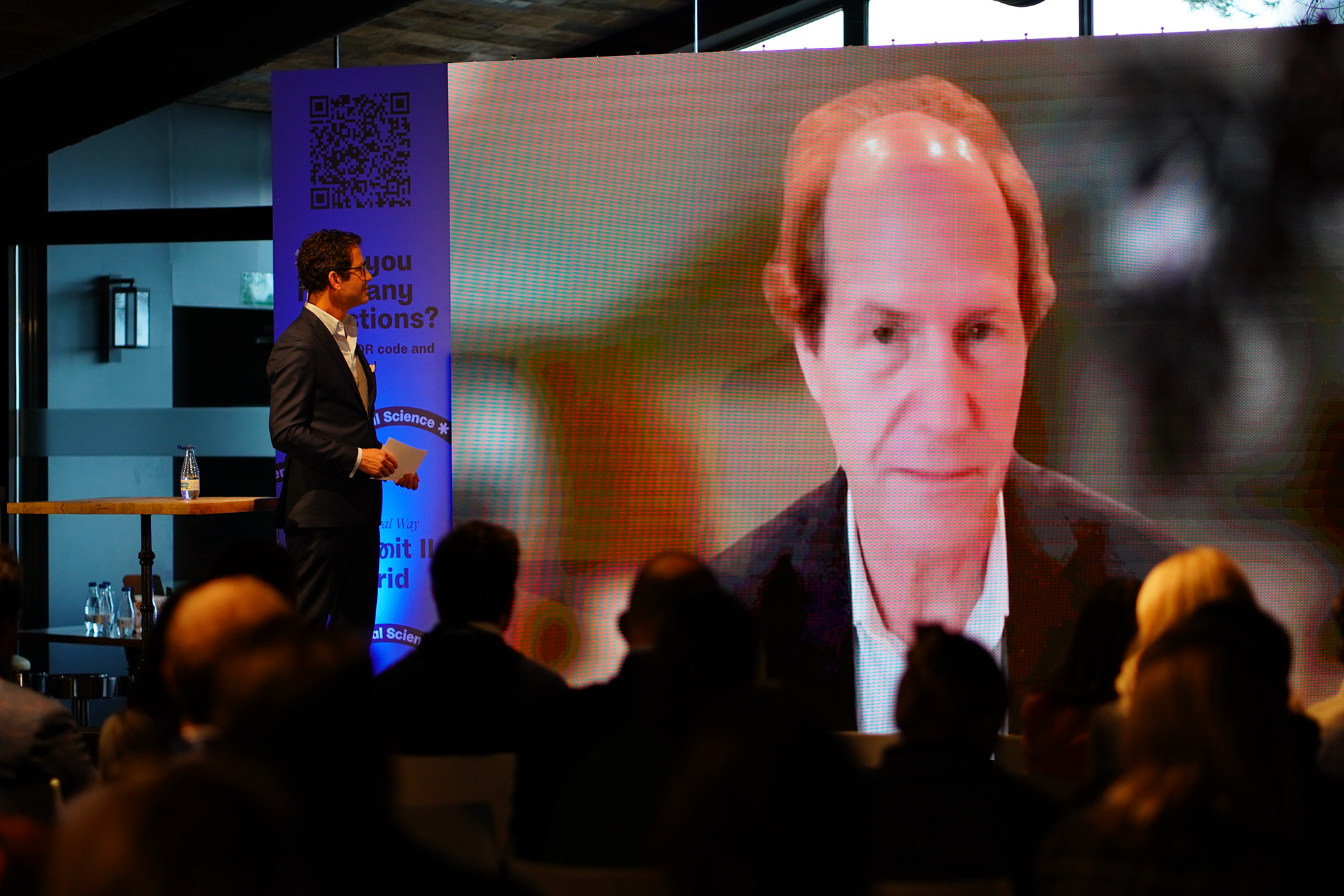 Cass Sunstein entrevistado por Lee Newman.